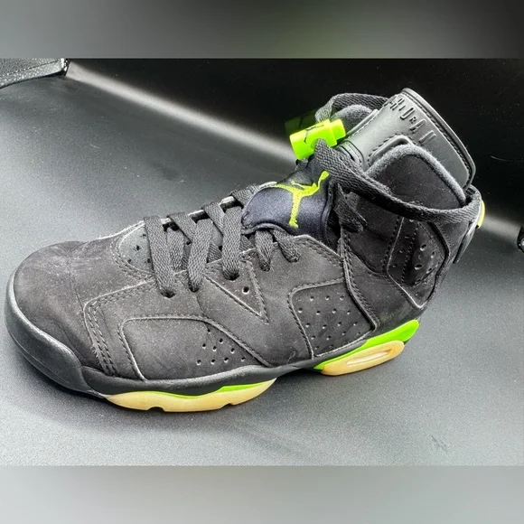 Jordan Black and Green Sneakers with Air Unit and Perforated Panels - Picture 10 of 14